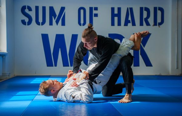 BJJ:n ja lukkopainin fysiikkaverkkovalmennus